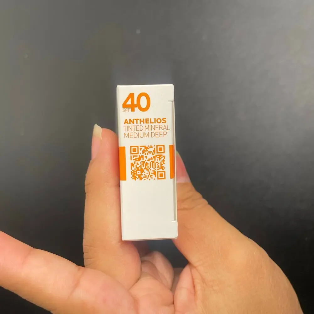 La Roche Posay Anthelios 40 Tinted Mineral Light-Fluid Sunscreen - Medium Deep - Picture 10 of 10